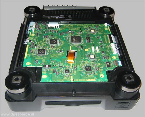 Pioneer CDJ1000MKII belly view Pioneer CDJ1000MKII belly view