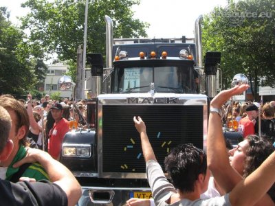 Our MEMBERS can Enlarge : Mack up front