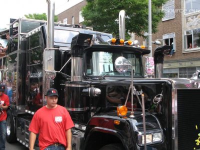 Our MEMBERS can Enlarge : Gert Jan guides truck 11