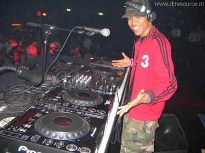 Our MEMBERS can Enlarge : Chuckie spins 4 CDJ1000's Our MEMBERS can Enlarge : Chuckie spins 4 CDJ1000's