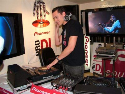 Our MEMBERS can Enlarge : Tiesto on DVJ-X1