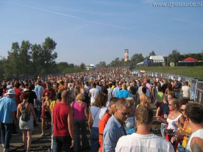 Our MEMBERS can Enlarge : Walking from HQ to Mainstage