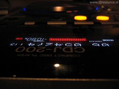 Our MEMBERS can Enlarge : Pioneer CDJ-200 : Display