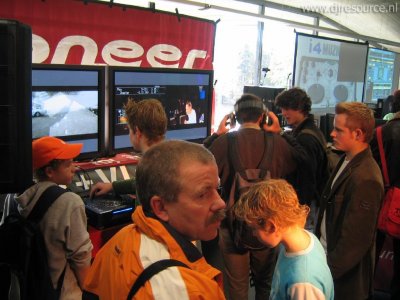 Our MEMBERS can Enlarge : Crowded as the rest of the day
