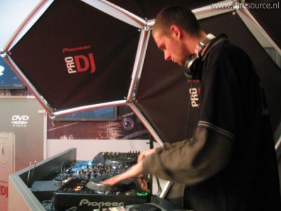 Our MEMBERS can Enlarge : National & Internation DJ's