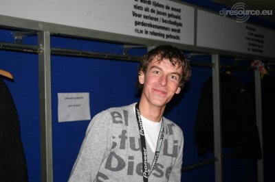 Our MEMBERS can Enlarge : Nvie at ticket desk