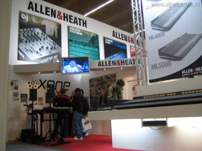 Our MEMBERS can Enlarge : Allen & Heath Stand