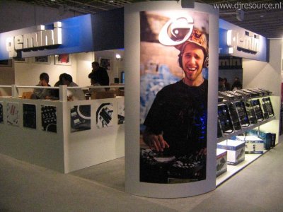 Our MEMBERS can Enlarge : Gemini Stand