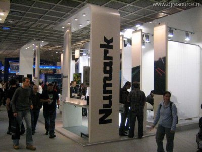 Our MEMBERS can Enlarge : Numark Stand