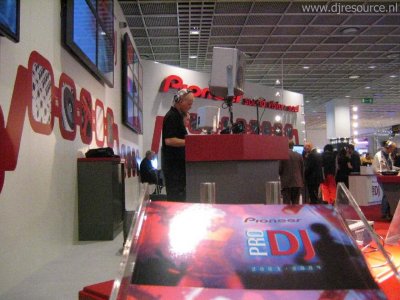 Our MEMBERS can Enlarge : Pioneer DJ Booth