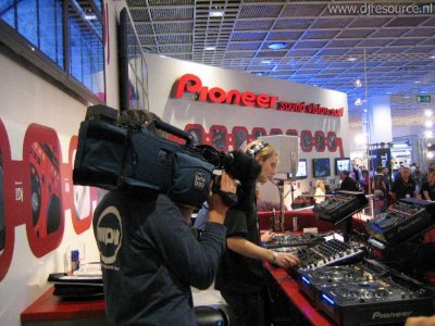 Our MEMBERS can Enlarge : Camera's made video input
