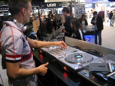Our MEMBERS can Enlarge : Technics SL-DZ1200 Demo's