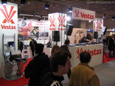 Our MEMBERS can Enlarge : Vestax Stand