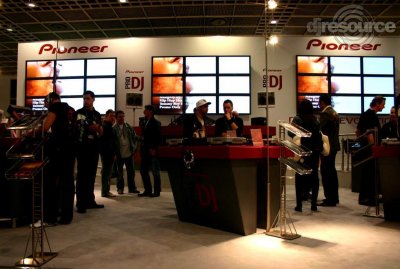 Our MEMBERS can Enlarge : Pioneer stand frontside view