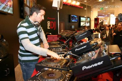 Our MEMBERS can Enlarge : Cosmic dj scratch