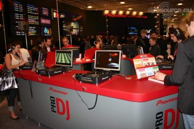 Our MEMBERS can Enlarge : DVJ-1000 demo setup