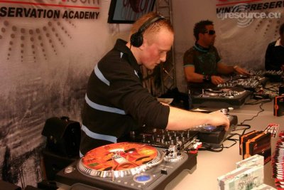 Our MEMBERS can Enlarge : ortofoon-scratch1