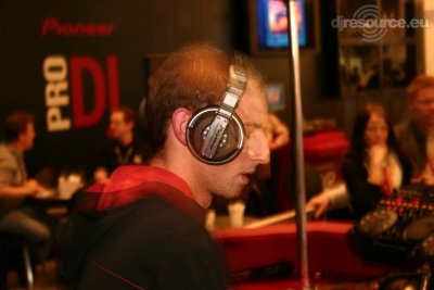 Our MEMBERS can Enlarge : Pioneer HDJ-1000 in use