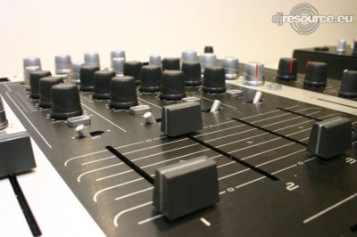 Our MEMBERS can Enlarge : ecler-evo4-close
