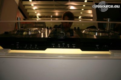 Our MEMBERS can Enlarge : numark-ns7-front
