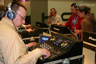 Our MEMBERS can Enlarge : pioneer-mep-7000