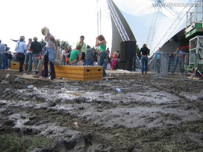 Our MEMBERS can Enlarge : Mystery Land 2004 Mud bath