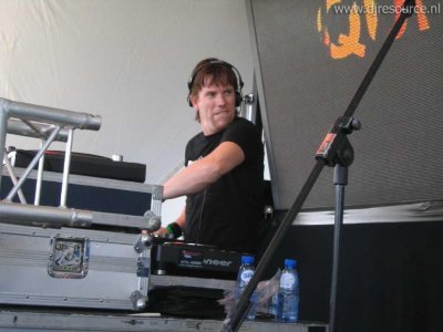 Our MEMBERS can Enlarge : DJ supplies the beats