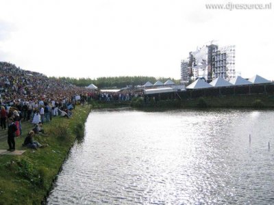 Our MEMBERS can Enlarge : Q-Dance Stage with crowed
