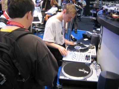 Our MEMBERS can Enlarge : Gemini DJ Booth