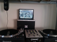 FLoriZ-s-DJ-Booth-Sep-11