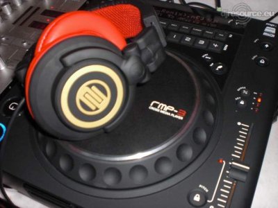 Our MEMBERS can Enlarge : A-Jay's DJ-Booth