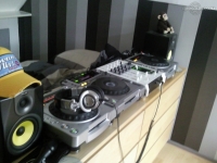 Aden-Farleigh-s-DJ-Booth-Aug-10