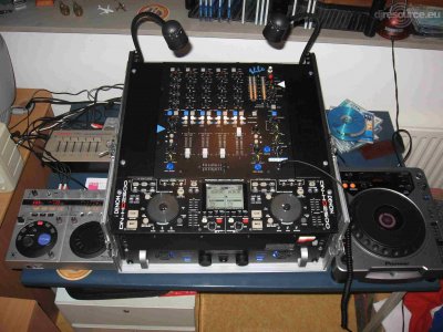 Booth: CDJ800-nmr1-erbij