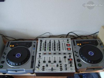 Enlarge : Dj-booth Enlarge : Dj-booth