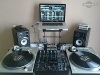 Aziaat-s-DJ-Booth-Jul-11