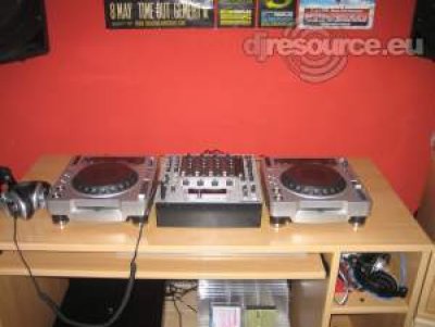 Our MEMBERS can Enlarge : BLiZzArD747's DJ-Booth