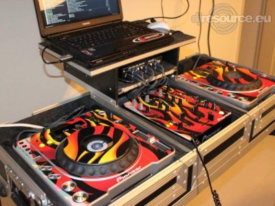 Enlarge : BRAND-X's DJ-Booth Enlarge : BRAND-X's DJ-Booth