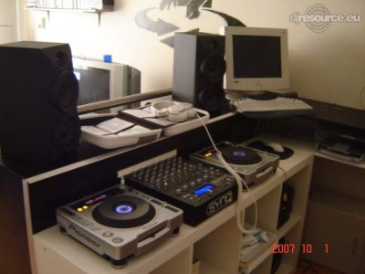Enlarge : Barrol's DJBooth Enlarge : Barrol's DJBooth