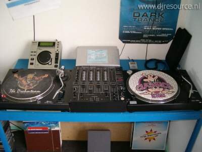 Our MEMBERS can Enlarge : DJ Bass-ic's DJ Booth
