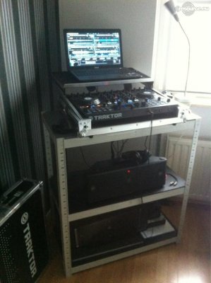 Show this booth : BassJunkie-'s DJ -Booth Dec'12