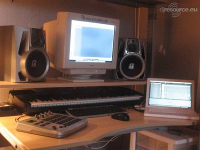 Our MEMBERS can Enlarge : Studio November 2009