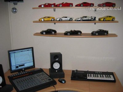Enlarge : My-Studio-and-cars