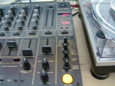 Our MEMBERS can Enlarge : Pioneer DJm600 2