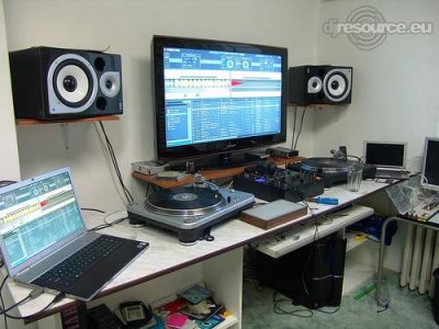 Our MEMBERS can Enlarge : CrazyRockers's DJ-Booth