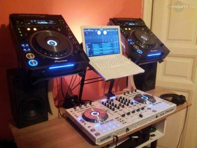 Show this booth : Cupido DJ -Booth May'14