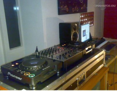 Enlarge : Dj-Booth Enlarge : Dj-Booth