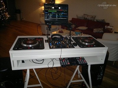 Show this booth : D-One's DJ -Booth Feb'13