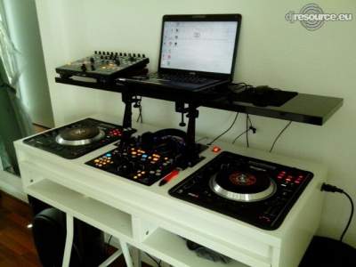 Show this booth : D-One DJ -Booth Apr'14