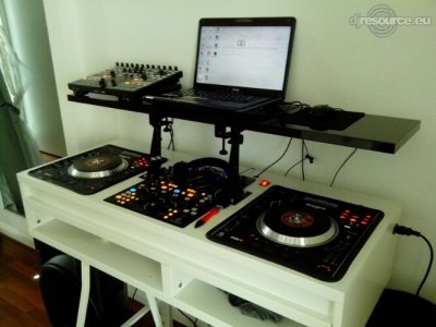 Our MEMBERS can Enlarge : Numark V7 set