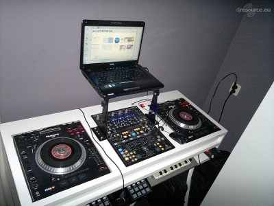 Show this booth : D-One's DJ -Booth Feb'13